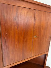 Load image into Gallery viewer, Deense Teak Hoekkast