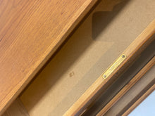 Afbeelding in Gallery-weergave laden, Zweeds Teak Ladekast / Commode