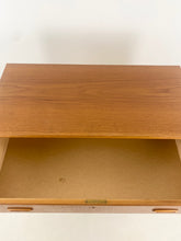 Afbeelding in Gallery-weergave laden, Zweeds Teak Ladekast / Commode