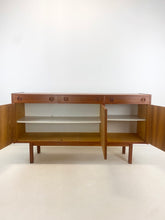 Afbeelding in Gallery-weergave laden, Zweeds Teak Dressoir, Breox