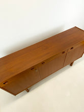 Afbeelding in Gallery-weergave laden, Zweeds Teak Dressoir, Breox