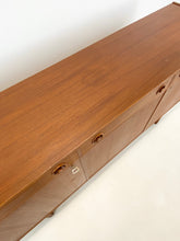 Afbeelding in Gallery-weergave laden, Zweeds Teak Dressoir, Breox