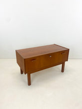 Afbeelding in Gallery-weergave laden, Laag Scandinavisch Teakhouten Kastje