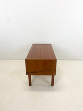 Afbeelding in Gallery-weergave laden, Laag Scandinavisch Teakhouten Kastje