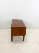 Afbeelding in Gallery-weergave laden, Laag Scandinavisch Teakhouten Kastje