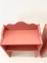 Afbeelding in Gallery-weergave laden, Geüpcycled Vintage Nachtkastjes (set van 2)