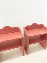 Afbeelding in Gallery-weergave laden, Geüpcycled Vintage Nachtkastjes (set van 2)