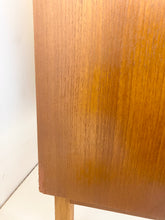 Afbeelding in Gallery-weergave laden, Zweedse Teak Wandkast / Boekenkast