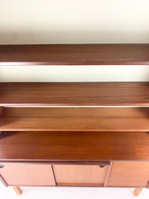 Afbeelding in Gallery-weergave laden, Zweedse Teak Wandkast / Boekenkast