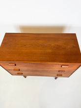 Load image into Gallery viewer, Kaptafel ontworpen door Børge Mogensen voor Søborg Møbelfabrik (1950s)