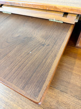 Load image into Gallery viewer, Kaptafel ontworpen door Børge Mogensen voor Søborg Møbelfabrik (1950s)