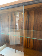 Afbeelding in Gallery-weergave laden, Palissander Vitrinekast