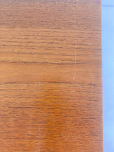 Afbeelding in Gallery-weergave laden, Kleine Teak Ladekast