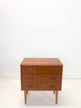 Afbeelding in Gallery-weergave laden, Klein Teak Ladekastje