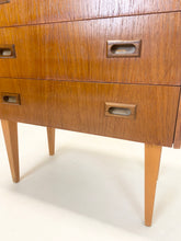 Afbeelding in Gallery-weergave laden, Klein Teak Ladekastje