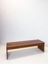 Afbeelding in Gallery-weergave laden, Lage Teak Tafel / TV-meubel