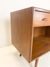 Afbeelding in Gallery-weergave laden, Teak Kastje