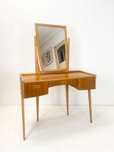 Load image into Gallery viewer, Teak Kaptafel uit Zweden