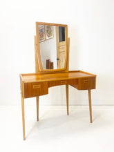 Load image into Gallery viewer, Teak Kaptafel uit Zweden