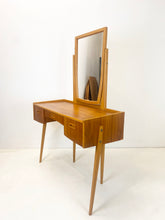 Load image into Gallery viewer, Teak Kaptafel uit Zweden