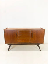 Load image into Gallery viewer, Kleine Teak Dressoir uit Scandinavië