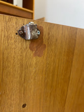 Load image into Gallery viewer, Kleine Teak Dressoir uit Scandinavië