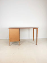 Afbeelding in Gallery-weergave laden, Zweeds Teak Bureau