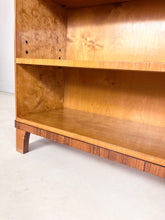 Load image into Gallery viewer, Lage Art Deco Boekenkast met lades