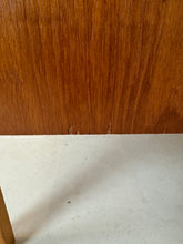 Afbeelding in Gallery-weergave laden, Zweeds Teak Bureau