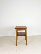 Afbeelding in Gallery-weergave laden, Vintage Teak Nachtkastje