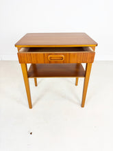 Afbeelding in Gallery-weergave laden, Vintage Teak Nachtkastje