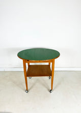 Afbeelding in Gallery-weergave laden, Bijzettafel op wieltjes