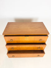 Afbeelding in Gallery-weergave laden, Vintage Ladekast uit Zweden