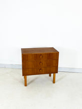 Afbeelding in Gallery-weergave laden, Vintage ladekast uit Scandinavië