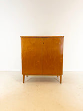 Afbeelding in Gallery-weergave laden, Vintage Linnenkast