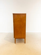 Afbeelding in Gallery-weergave laden, Vintage Linnenkast