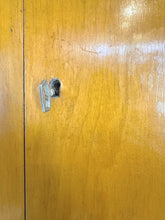 Afbeelding in Gallery-weergave laden, Vintage Linnenkast