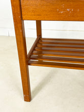 Afbeelding in Gallery-weergave laden, Vintage Nachtkastjes (set van 2)