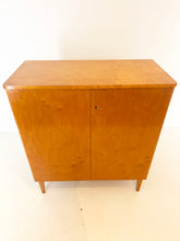 Afbeelding in Gallery-weergave laden, Vintage Linnenkast