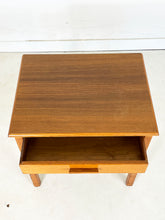 Afbeelding in Gallery-weergave laden, Vintage Nachtkastjes (set van 2)