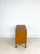 Afbeelding in Gallery-weergave laden, Kleine Berkenhout Ladekast uit Zweden.