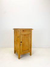 Afbeelding in Gallery-weergave laden, Zweeds Pottenkastje / Nachtkast