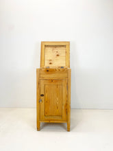 Afbeelding in Gallery-weergave laden, Zweeds Pottenkastje / Nachtkast