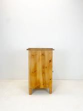 Afbeelding in Gallery-weergave laden, Zweeds Pottenkastje / Nachtkast