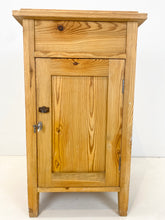 Afbeelding in Gallery-weergave laden, Zweeds Pottenkastje / Nachtkast