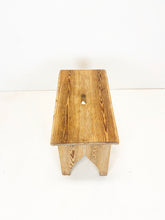 Afbeelding in Gallery-weergave laden, Grote Vintage Kruk uit Zweden