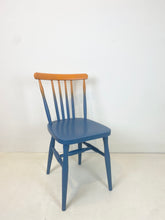 Afbeelding in Gallery-weergave laden, Spijlenstoel, opnieuw geschilderd