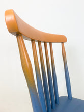 Afbeelding in Gallery-weergave laden, Spijlenstoel, opnieuw geschilderd