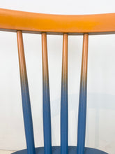 Afbeelding in Gallery-weergave laden, Spijlenstoel, opnieuw geschilderd