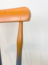 Afbeelding in Gallery-weergave laden, Spijlenstoel, opnieuw geschilderd